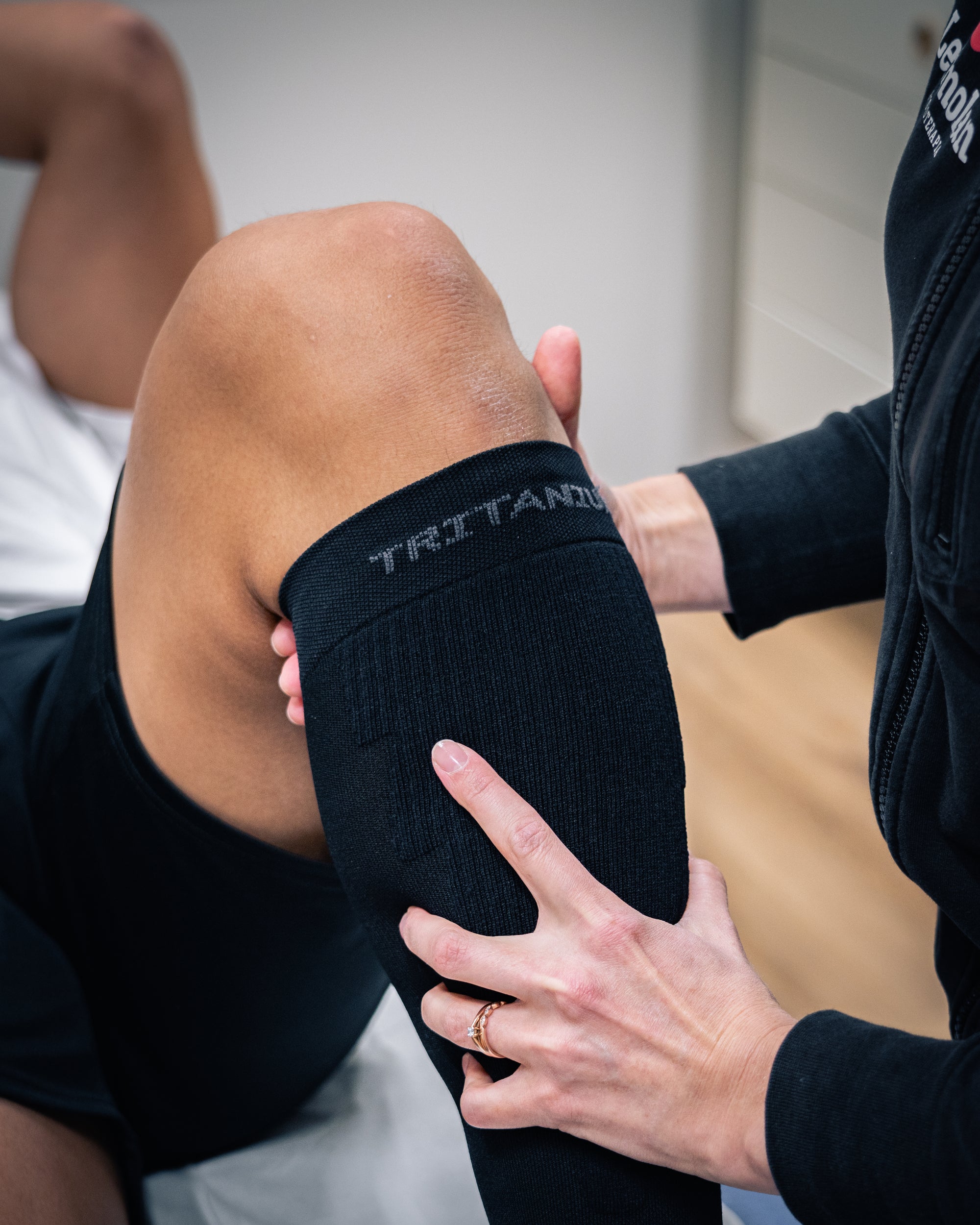 eXtend Low – Calf sleeves for compression and rehabilitation – Pressure category 1 – Black